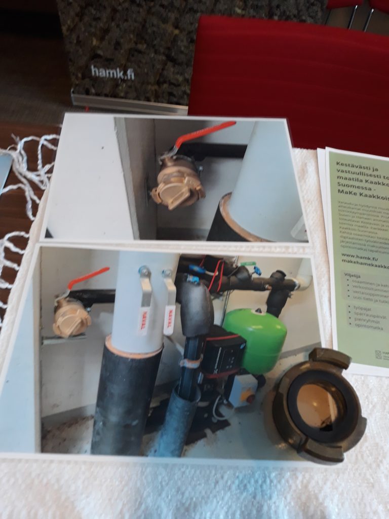 kynsiliitin ja valokuvakuva sen sijainnista navetan vesiputkessa. 